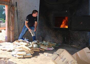 Polícia de Foz do Iguaçu realiza incineração de drogas