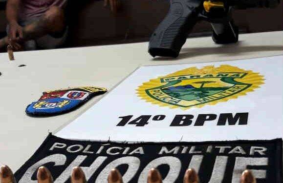 Polícia prende homem que efetuava disparos em frente à casa