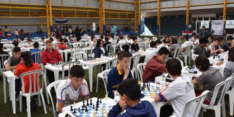 Shopping de Curitiba organiza 21ª edição de torneio aberto de xadrez - Bem  Paraná