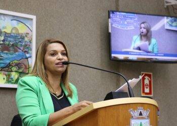 Prefeito exonera Sidnei Prestes e nomeia Adriana Luiz na Secretaria do Trabalho e Juventude