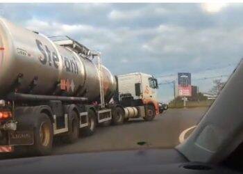 PRF escolta caminhão de combustível para o aeroporto de Foz do Iguaçu