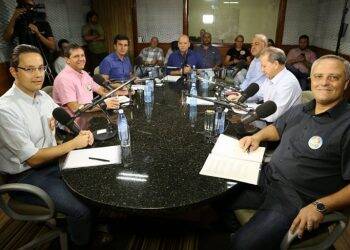 Governo Chico completa um ano. Reveja debate entre os candidatos