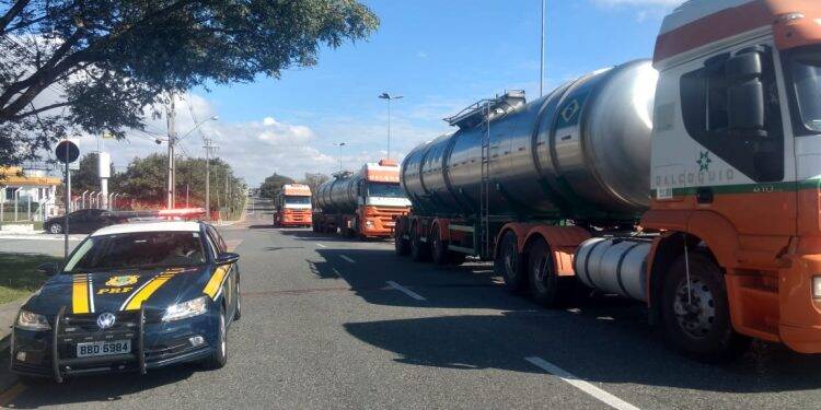 Governadora confirma liberação do trânsito de combustíveis no Paraná