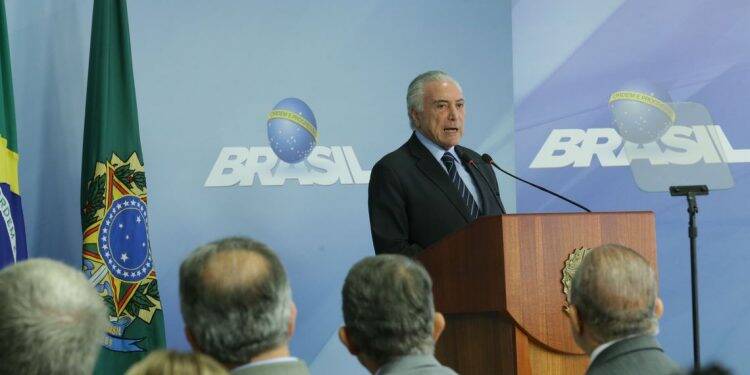 Temer autoriza uso de forças federais para desbloquear rodovias