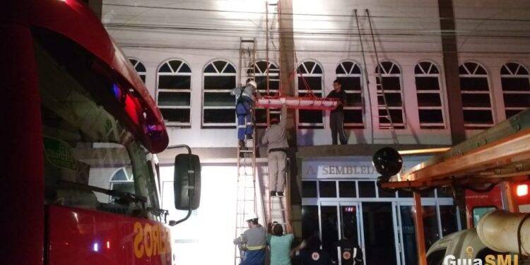 Morre rapaz eletrocutado enquanto trabalhava na manutenção de igreja em SMI