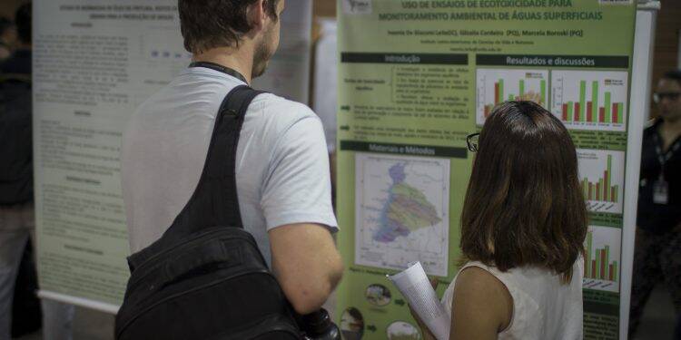 Unila seleciona alunos do ensino médio para programa de iniciação científica