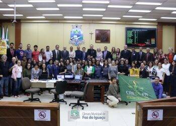 Câmara reduz carga horária de fisioterapeutas, terapeutas e assistentes sociais