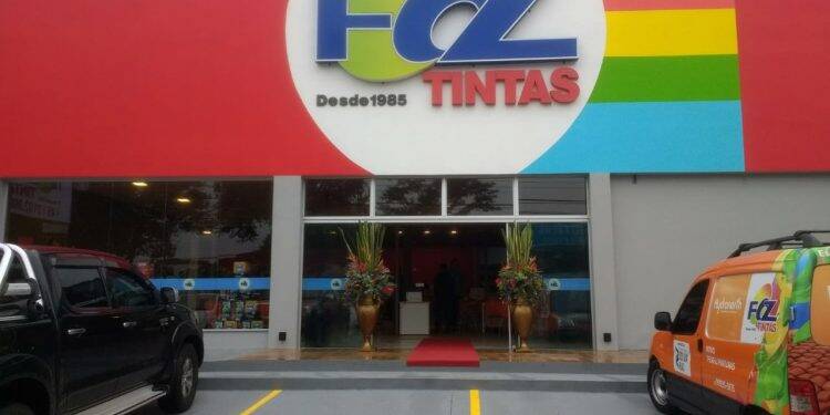 Foz Tintas inaugura nova loja mais ampla e moderna na Avenida JK