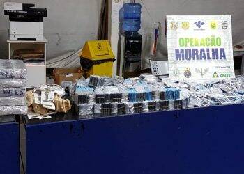 Operação Muralha apreende R$ 31 mil em baterias de celular