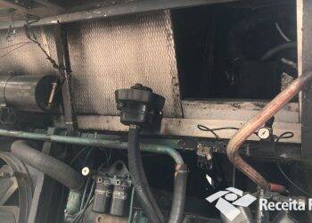 Ônibus apreendido escondia eletrônicos e medicamentos no motor