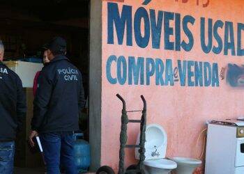 GDE faz trabalho preventivo sobre produtos ilícitos revendidos em móveis usados
