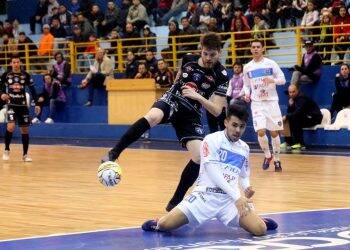 Foz Cataratas cede empate no final