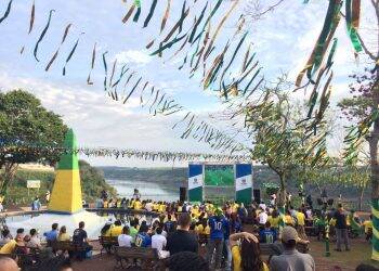 Torcedores lotaram o Marco das Três Fronteiras para ver a vitória da Seleção