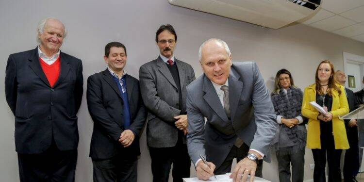 Novo diretor financeiro da Itaipu toma posse em Curitiba