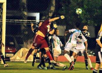 Foz/Coritiba perde em casa e se complica no Brasileiro