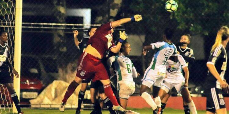 Foz/Coritiba perde em casa e se complica no Brasileiro