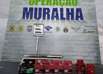 Mulher é presa com frascos de anabolizantes para cavalo