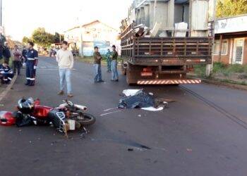 Carpinteiro morre em acidente entre moto e caminhão