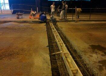 Dilacerador de pneus é instalado na aduana da Ponte da Amizade