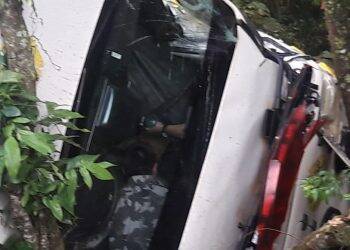 Equipe de policiais de Foz do Iguaçu sofre acidente na BR 277