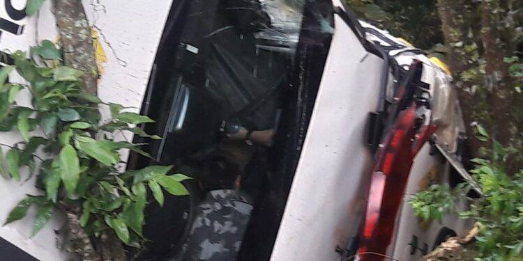 Equipe de policiais de Foz do Iguaçu sofre acidente na BR 277