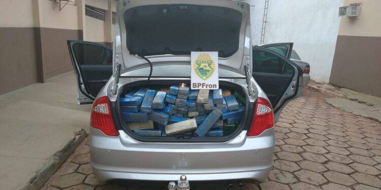 BPFRON apreende veículo carregado de maconha em Foz do Iguaçu