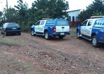 Dupla é presa após assaltar e fazer família de refém