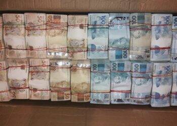 Polícia paraguaia apreende R$ 2.5 milhões com funcionários de casa de câmbio