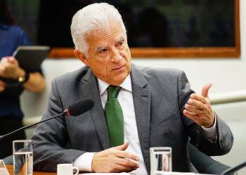 Rubens Bueno apresenta proposta para acabar com “super salários” e “penduricalhos” do setor público