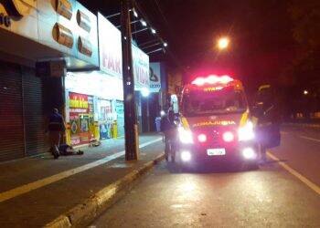 Moradores de rua brigam por espaço em prédio abandonado na JK