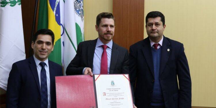 Câmara concede título de Cidadão Benemérito à delegado da Polícia Federal