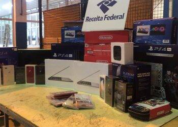 Carro é apreendido com 55,5 mil em celulares, notebooks e videogames