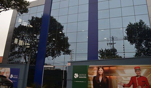 Sindhotéis e STTHFI assinam convenção coletiva 2018-2019