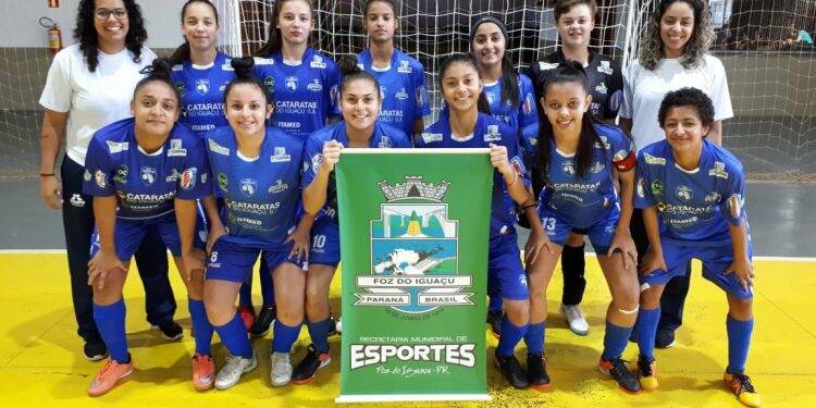 Iguaçuenses goleiam no Juventude de futsal