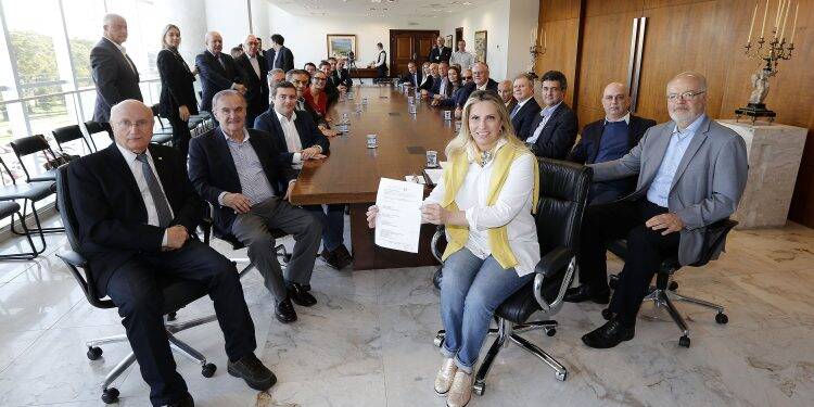 Copel e rádios mantêm parceria para notícias sobre energia