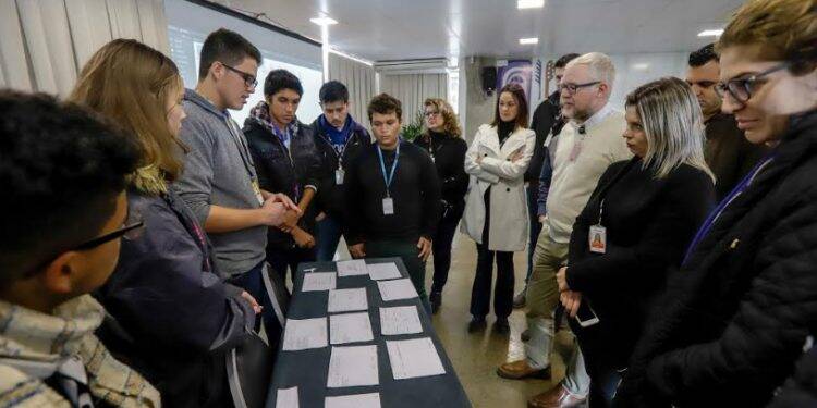 Projeto do PTI promove formação em programação para jovens do Ensino Médio