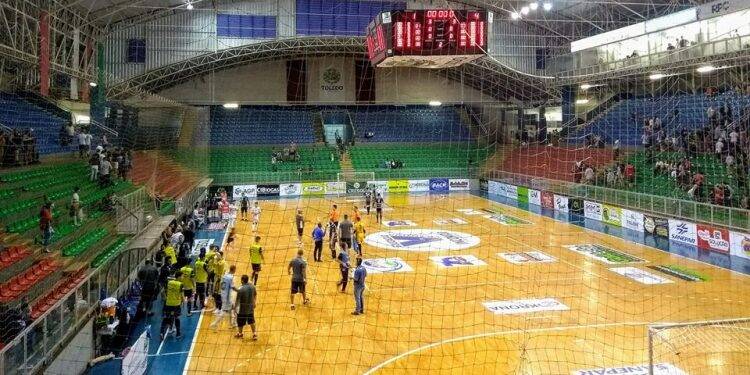 Foz Cataratas Futsal vence e melhora na classificação