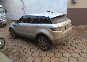 Casal é preso próximo a Ponte da Amizade com Range Rover roubada