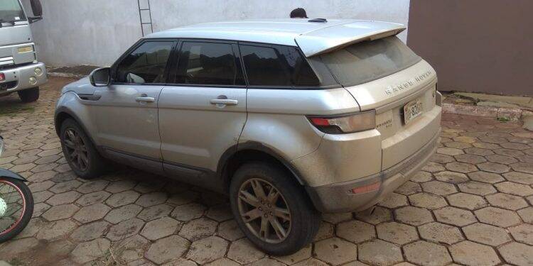 Casal é preso próximo a Ponte da Amizade com Range Rover roubada