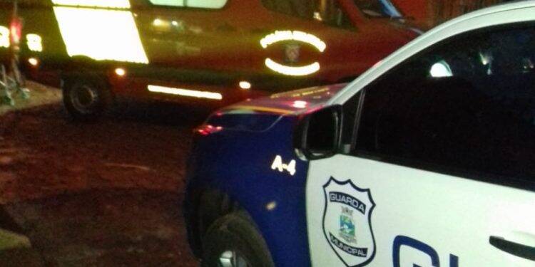 Suspeito de matar a namorada é esfaqueado