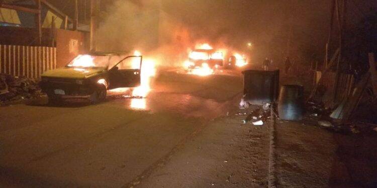 Incêndio que destruiu dez carros em Foz do Iguaçu pode ter sido represália