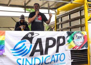 Professores de Foz debatem pauta que será entregue a candidatos a governador