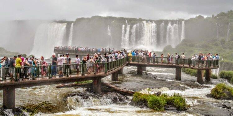 Cresce o movimento de turistas norte-americanos em Foz do Iguaçu