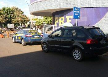 PRF recupera na Ponte da Amizade, carro roubado com auxílio do SINAL