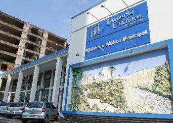 Prefeito regulamenta Lei de combate a homofobia