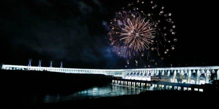 Iluminação de Itaipu ganha edição especial de inverno