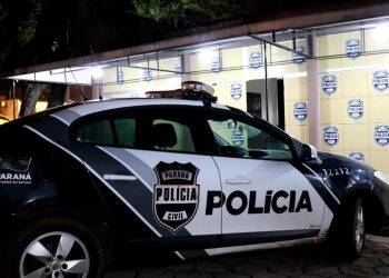 Assessor da prefeitura é preso ao oferecer droga a policial
