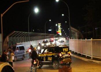 Brasileiro suspeito de chefiar o PCC é extraditado do Paraguai