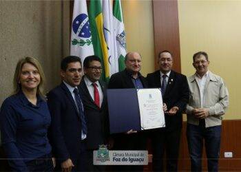 Padre Sérgio Bertotti recebe Título de Cidadão Honorário de Foz