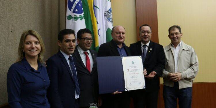 Padre Sérgio Bertotti recebe Título de Cidadão Honorário de Foz